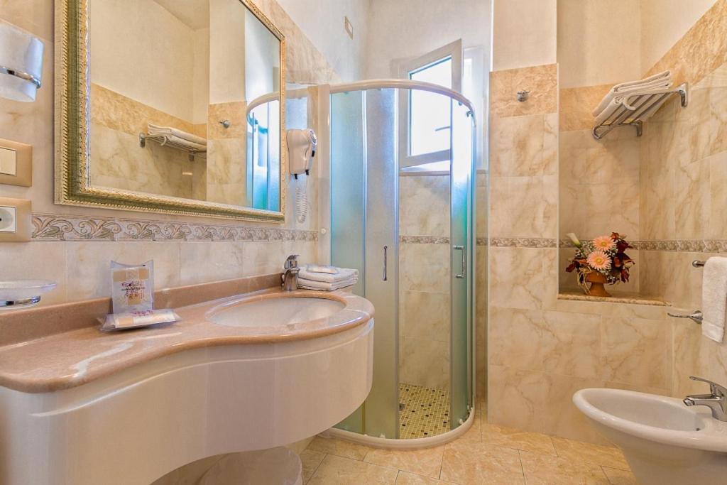 Hotel Rosa Maria Elite Беллария-Иджеа-Марина Экстерьер фото